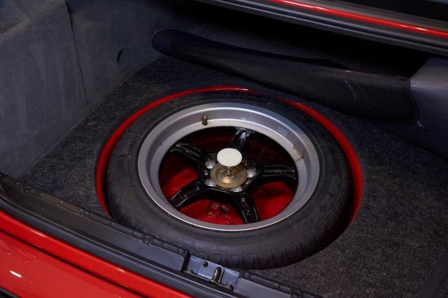 Багажник BMW M5 Sedan (E34) 1991 года  (фото 13 из 21)